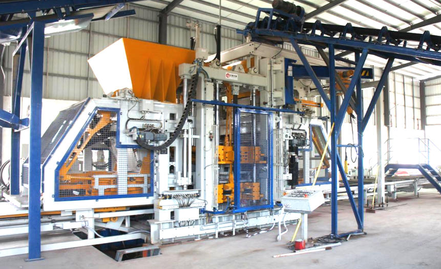 As máquinas de ladrillos de Quangong deixan a súa marca no sur de China: ladrillos de pavimentación e ladrillos en forma de diamante manexados por unha máquina